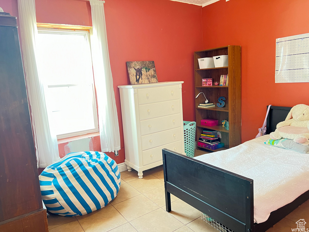 Tiled bedroom with multiple windows