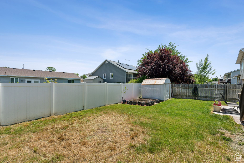 View of yard featuring a residential view