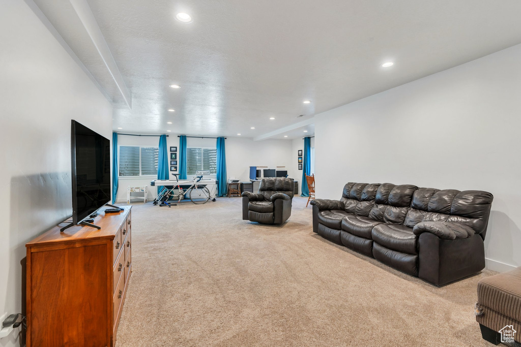 Living area featuring carpet flooring and recessed lighting