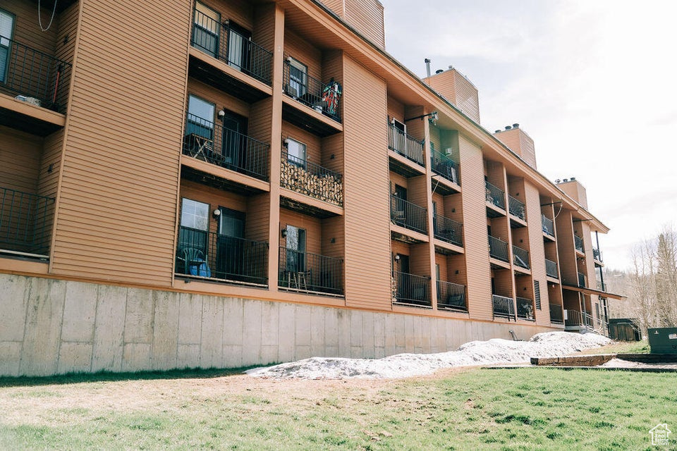 View of apartment building / complex