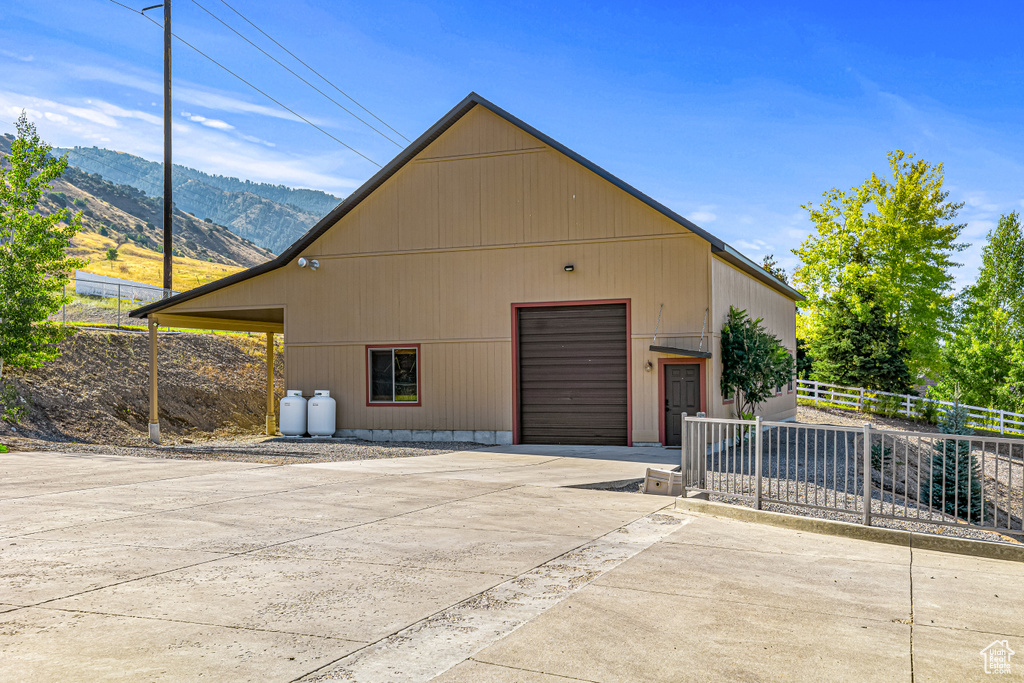 View of front facade featuring a mountain view, an outbuilding, and a pole building