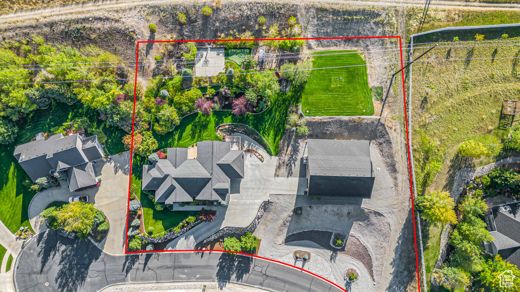 Aerial overview of property\\\\\\\'s location featuring property boundaries highlighted
