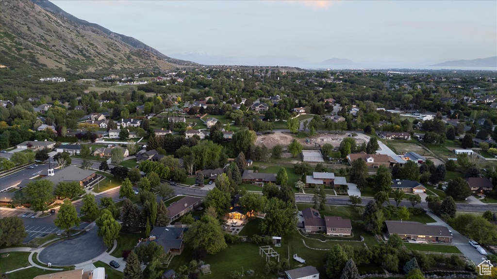 Aerial overview of property\\\\\\\\\\\\\\\\\\\\\\\\\\\\\\\'s location with a mountain backdrop and nearby suburban area