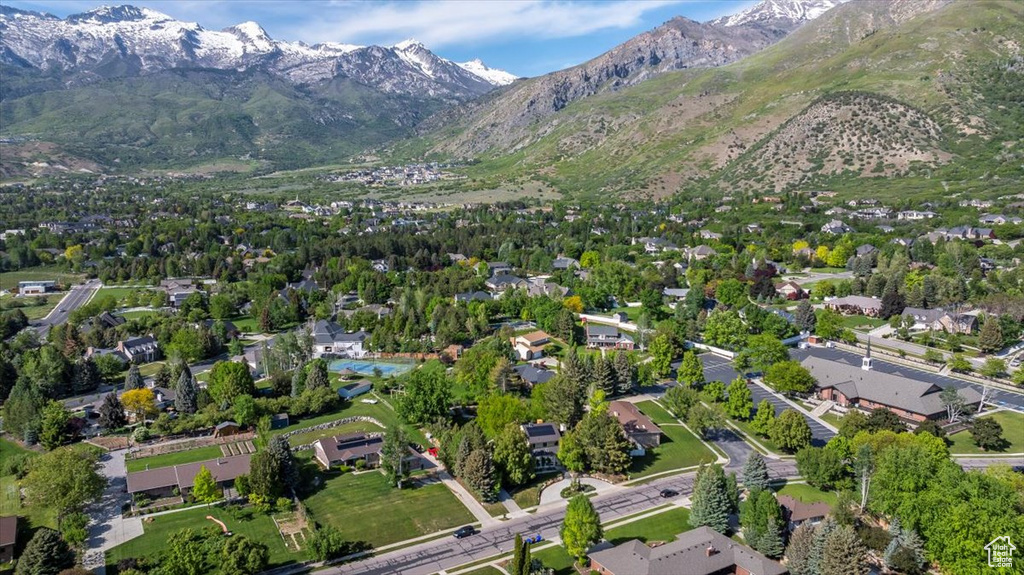 Aerial view of property and surrounding area with mountains