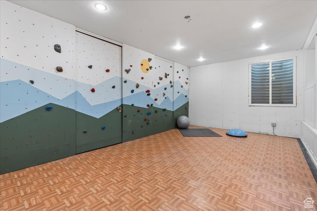 Empty room with recessed lighting