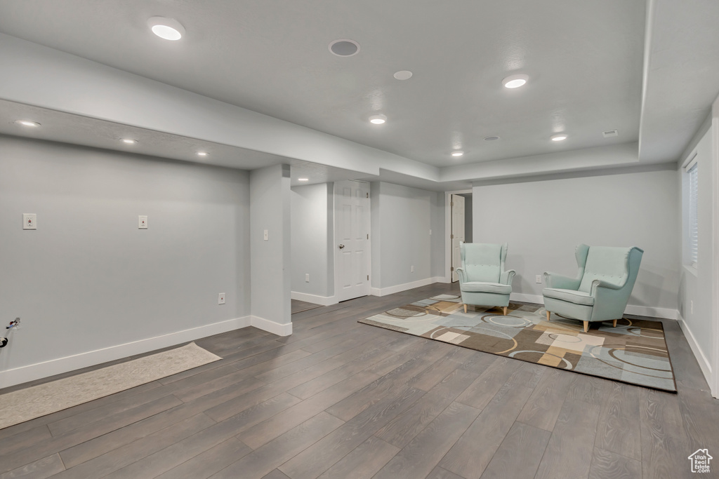 Living area with baseboards, wood finished floors, and recessed lighting