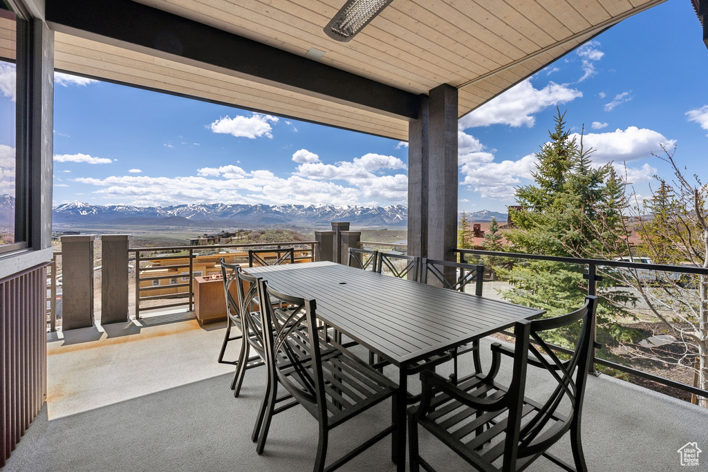 Balcony with a mountain view and outdoor dining space