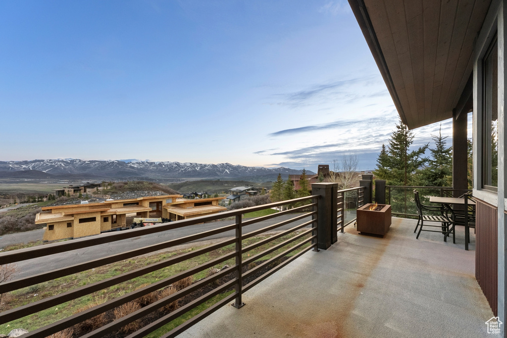 Balcony featuring a mountain view