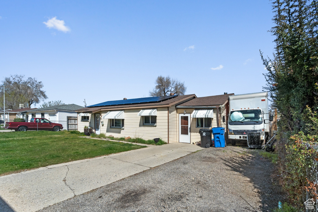 View of front of house featuring a front lawn and driveway
