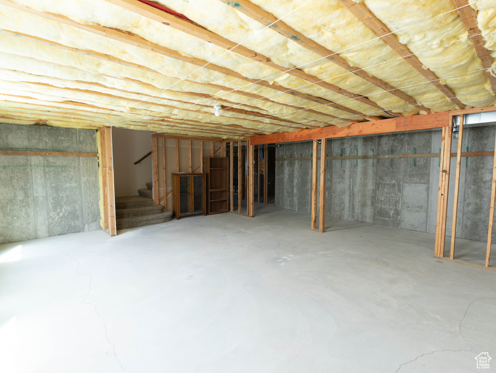 Unfinished below grade area with stairway