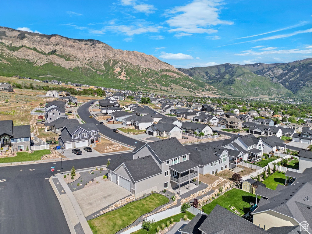 Aerial view of property\\\\\\\'s location featuring nearby suburban area and a mountain backdrop
