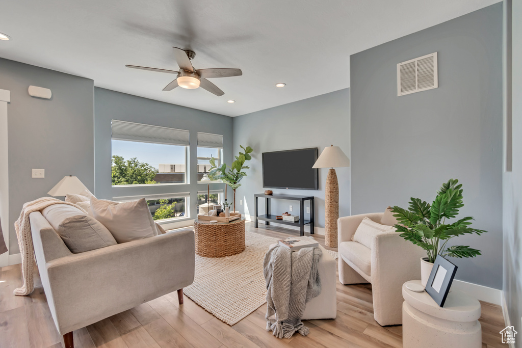 Living area featuring a ceiling fan, light wood-style flooring, recessed lighting, and baseboards