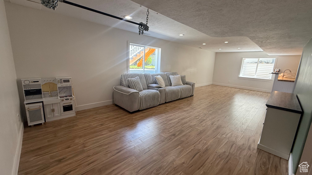 6705 S HIGH BLUFF DR West Jordan, UT 84081