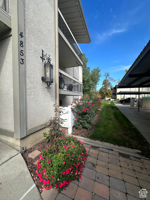 View of home's exterior