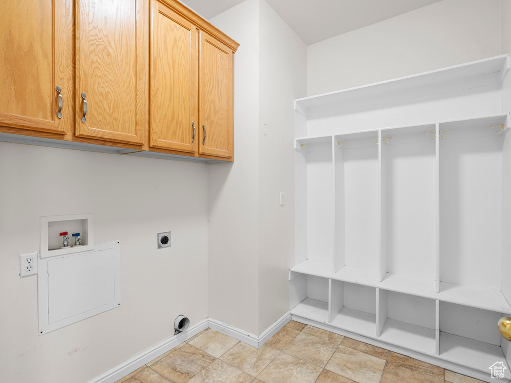 Laundry room with washer hookup, hookup for an electric dryer, cabinet space, and baseboards