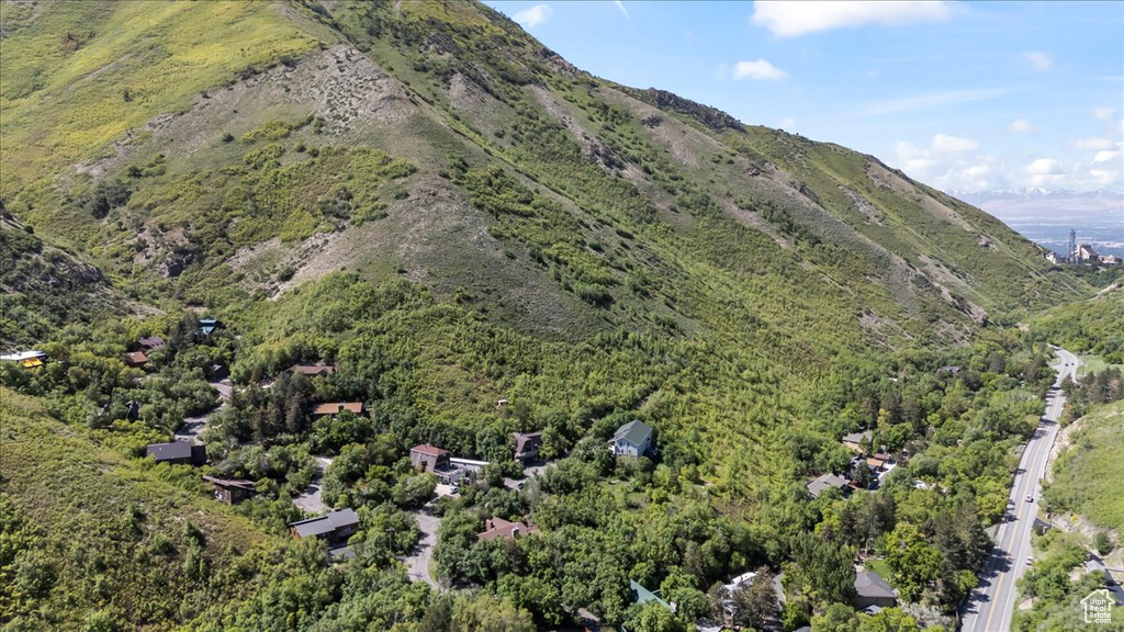 Aerial view of property\\\'s location with a mountain backdrop