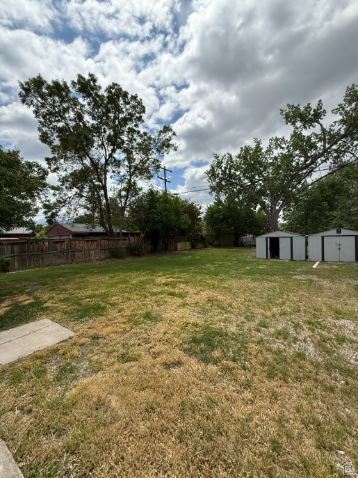 View of yard with an outbuilding