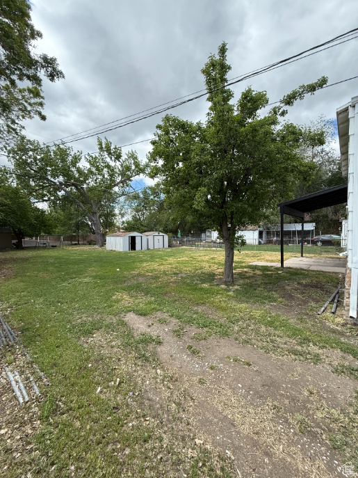 View of yard featuring an outdoor structure