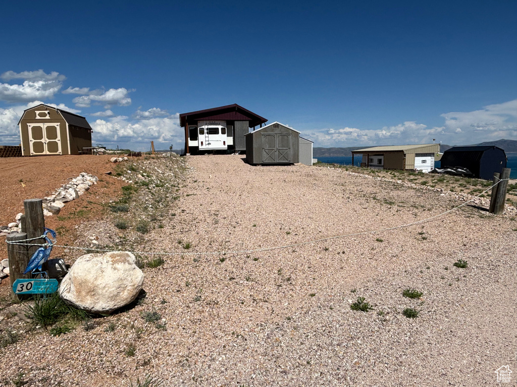 View of yard featuring driveway