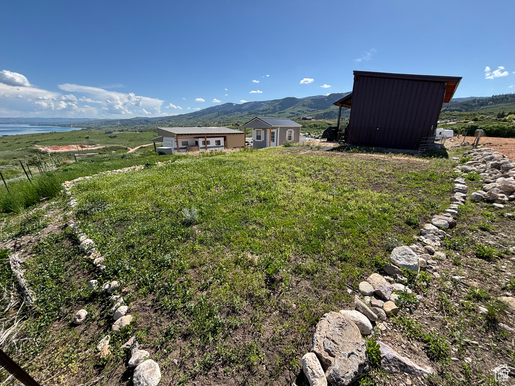 View of yard featuring a mountain view