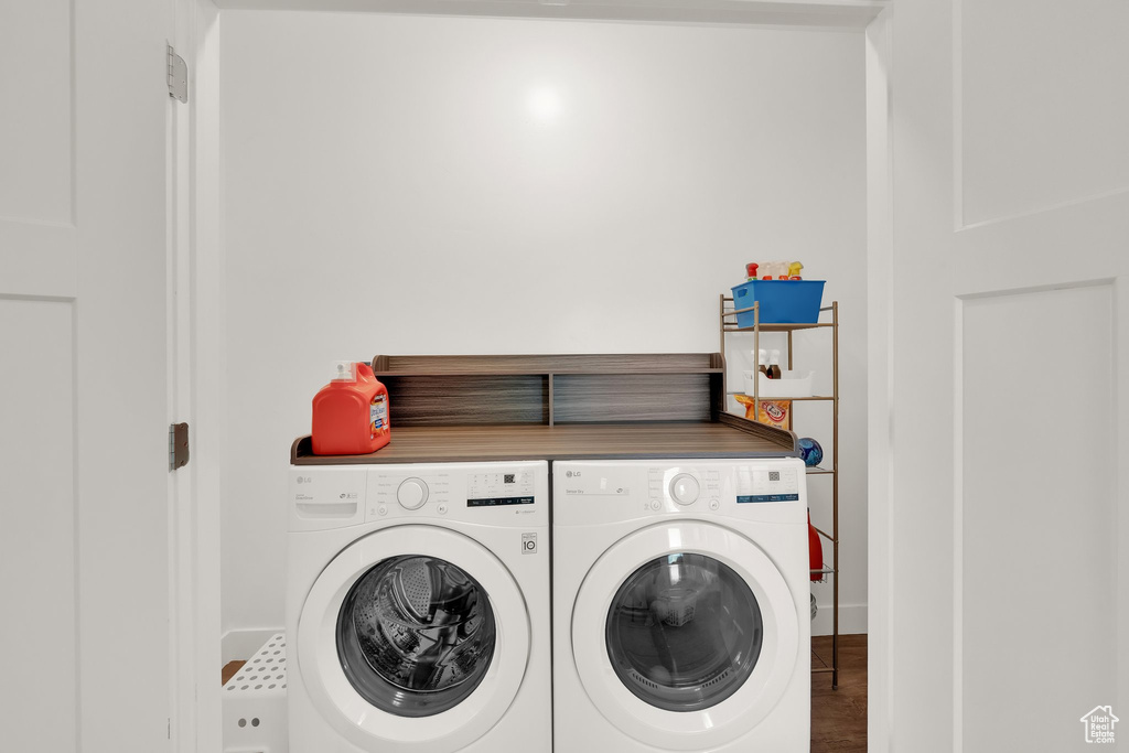 Laundry area featuring washing machine and clothes dryer and baseboards
