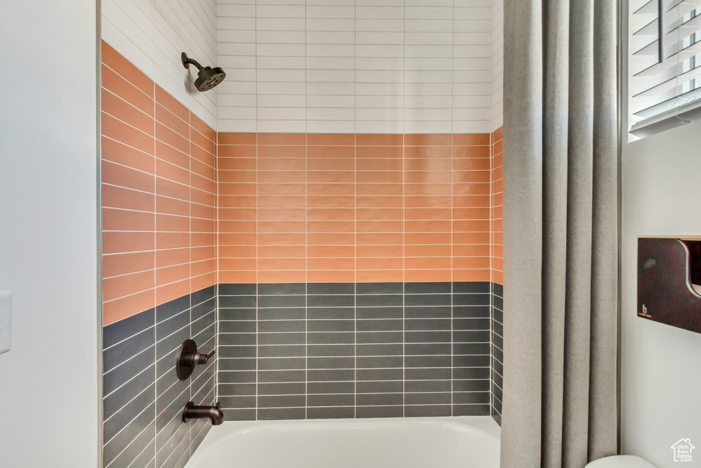 Full bath featuring shower / bathtub combination with curtain