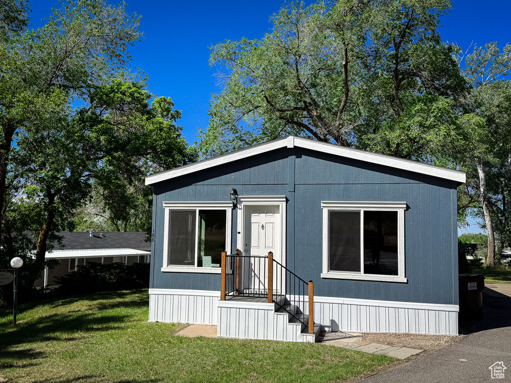 View of front of house with a front yard