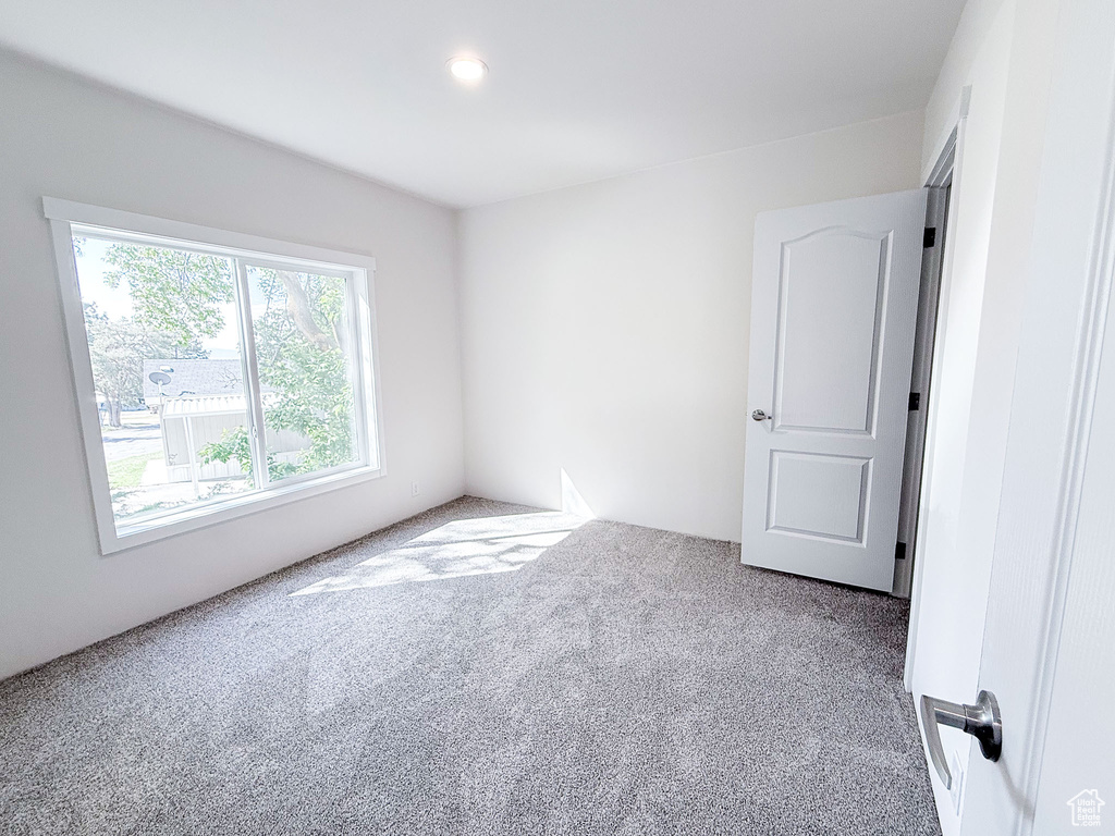 Carpeted spare room with recessed lighting