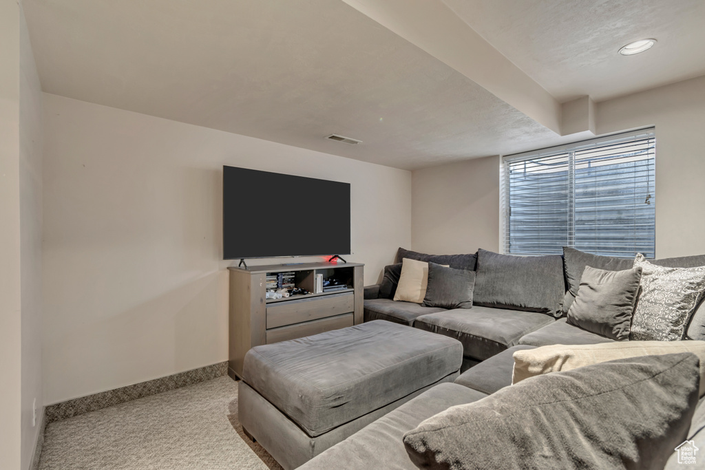 Living room featuring carpet flooring, baseboards, and recessed lighting