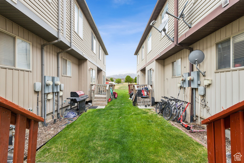 View of grassy yard