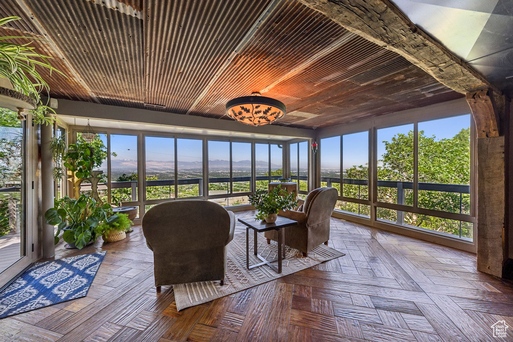 View of sunroom / solarium