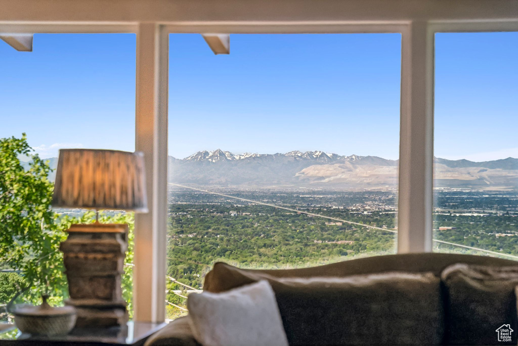 Sitting room with a mountain view