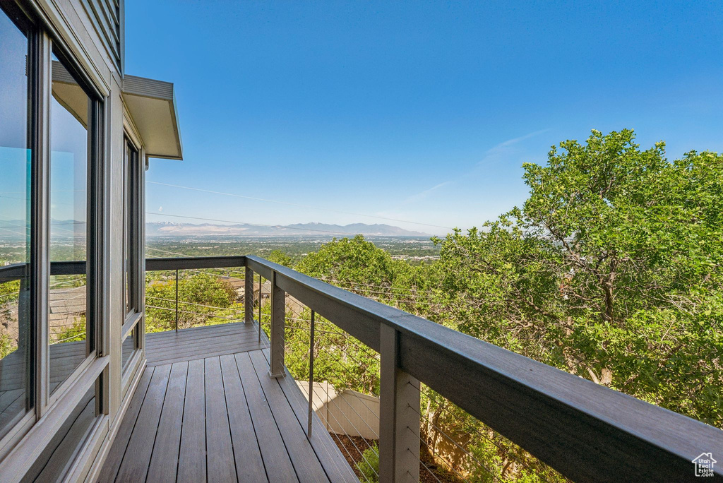 Balcony featuring a mountain view