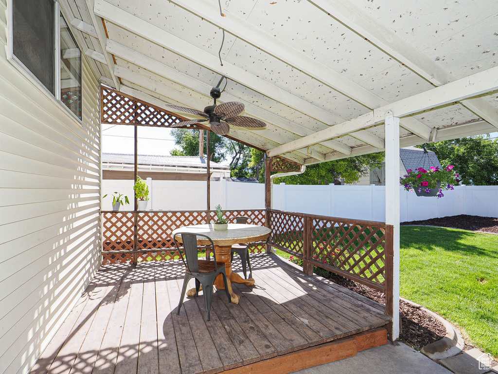 Deck featuring ceiling fan and outdoor dining space