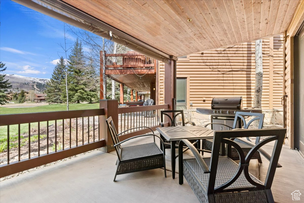Sunroom / solarium with a mountain view and lofted ceiling