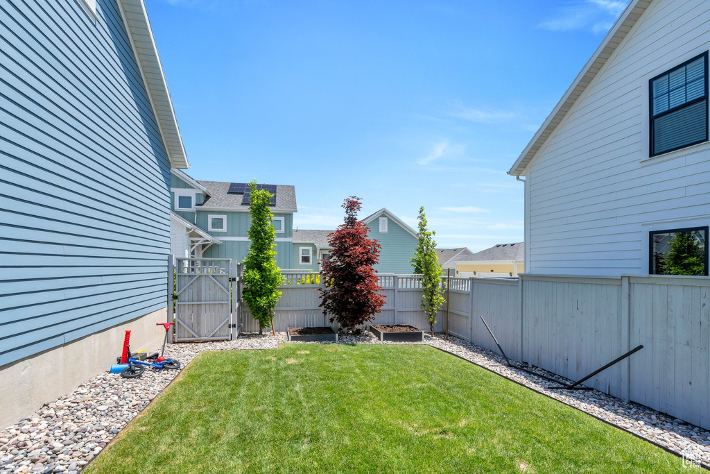 View of yard featuring a gate