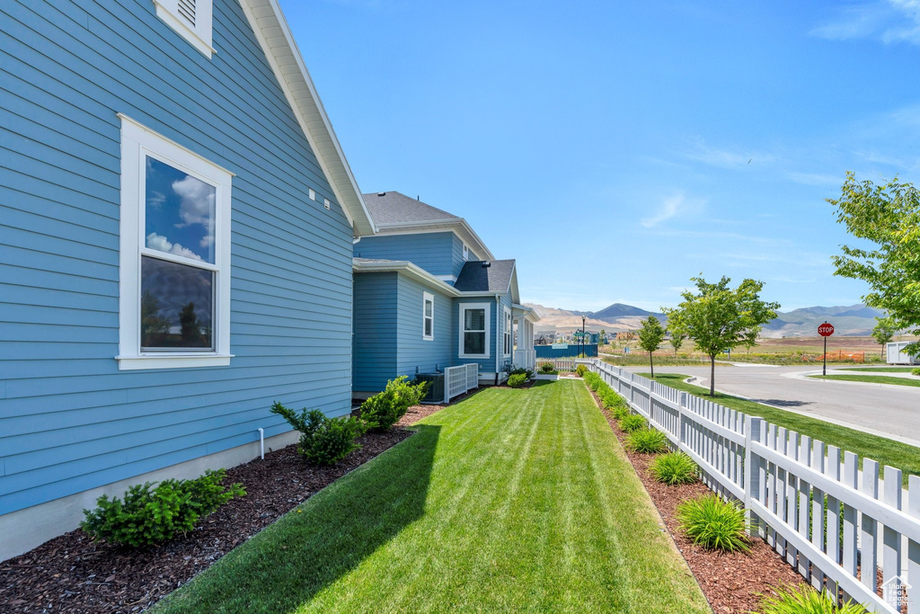 View of yard featuring a mountain view