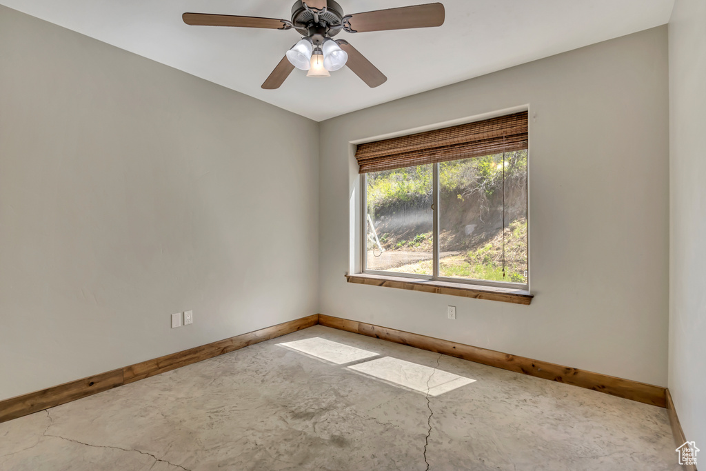 Empty room with baseboards and ceiling fan