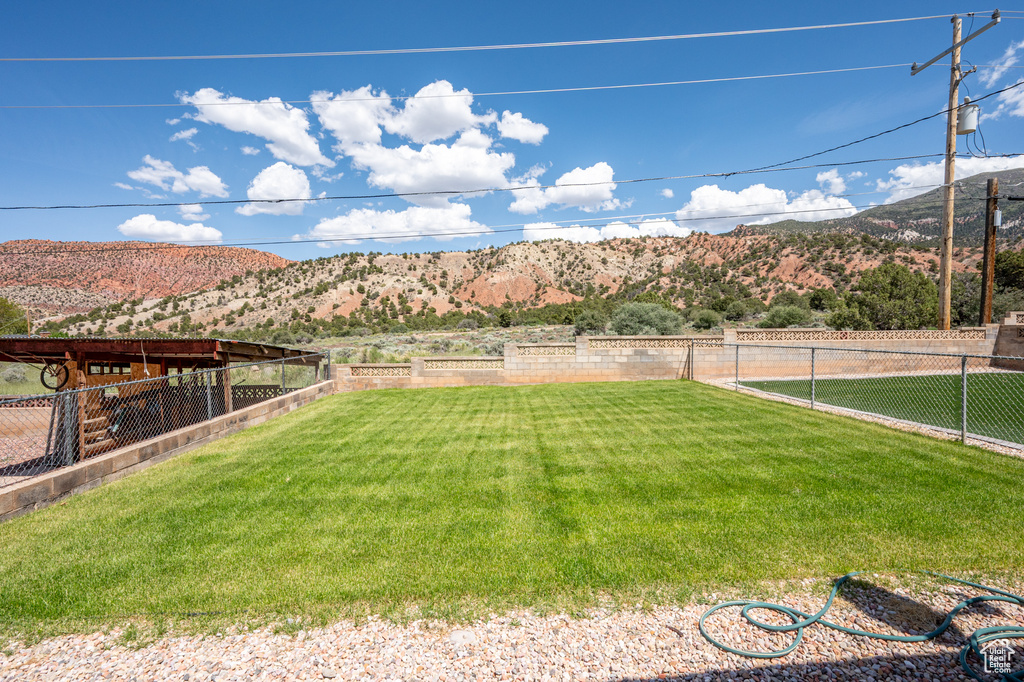 View of yard with a mountain view