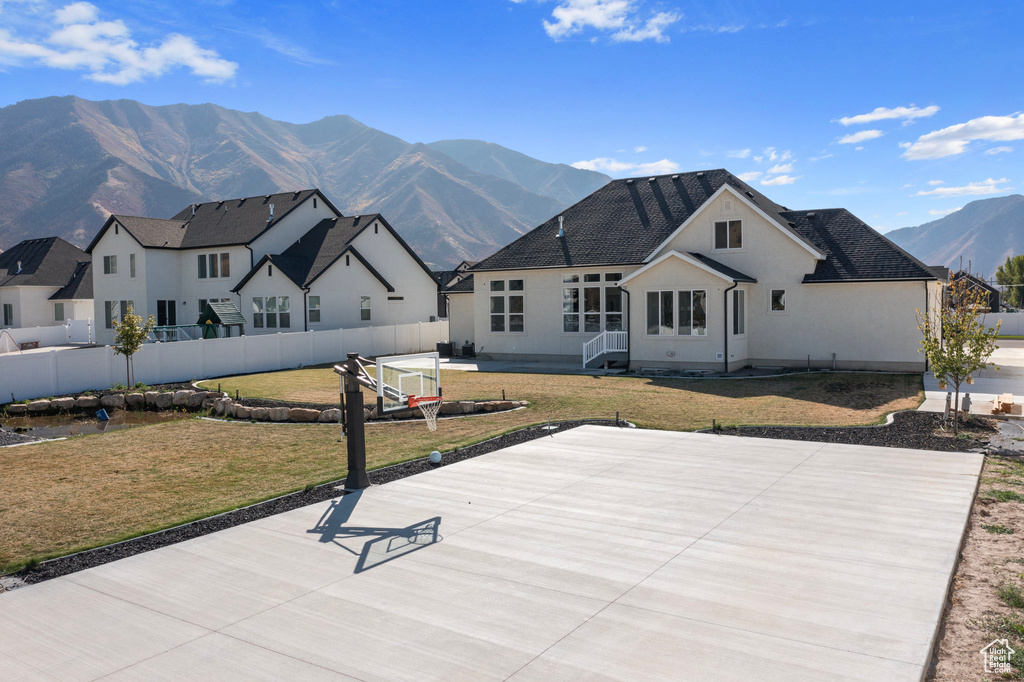 View of sport court with a mountain view
