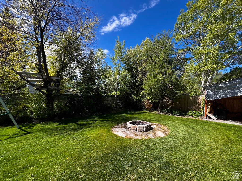 View of yard featuring an outdoor fire pit