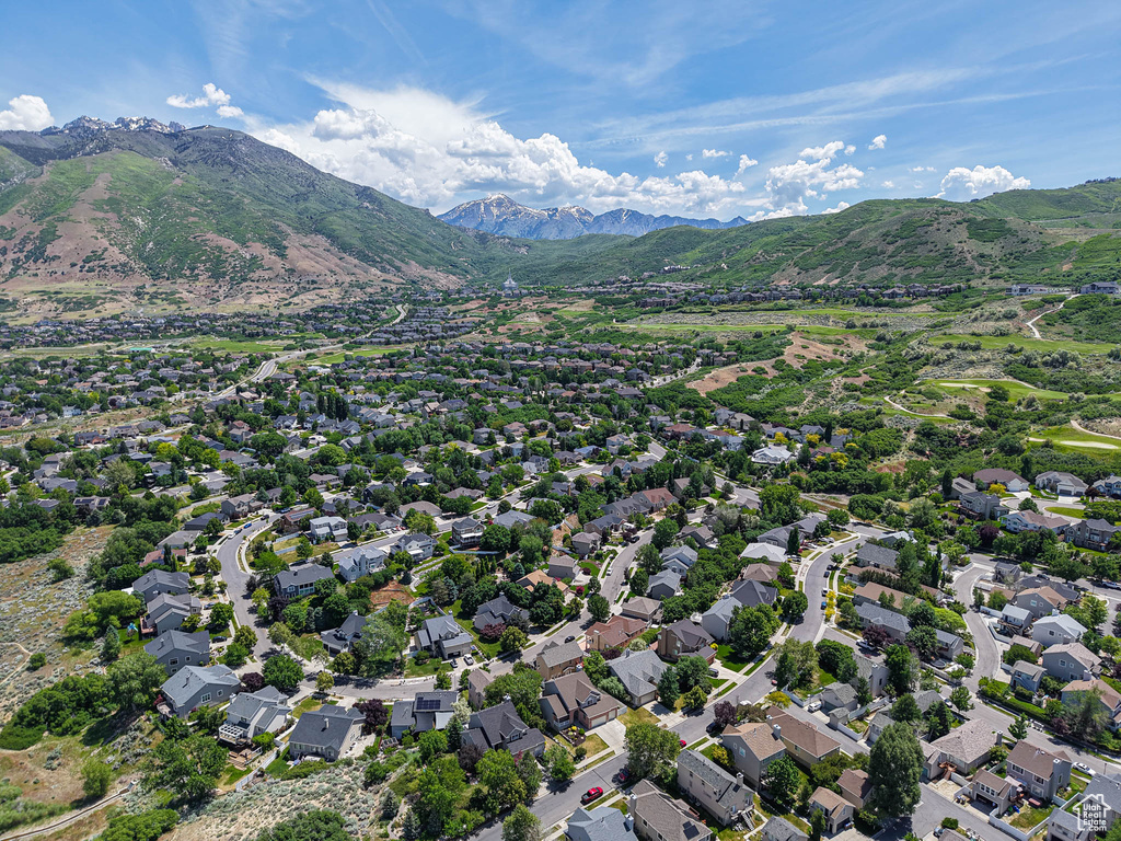 Aerial overview of property\\\\\\\\\\\\\\\\\\\\\\\\\\\\\\\'s location with mountains