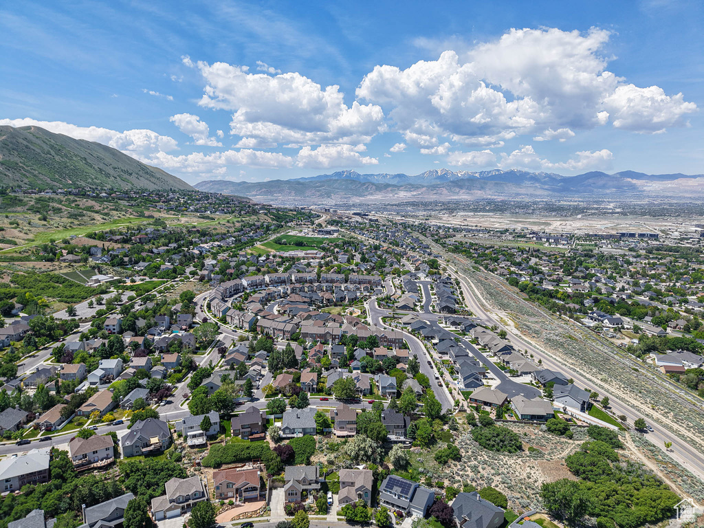 Aerial view of property\\\\\\\\\\\\\\\\\\\\\\\\\\\\\\\'s location with a mountain backdrop and nearby suburban area