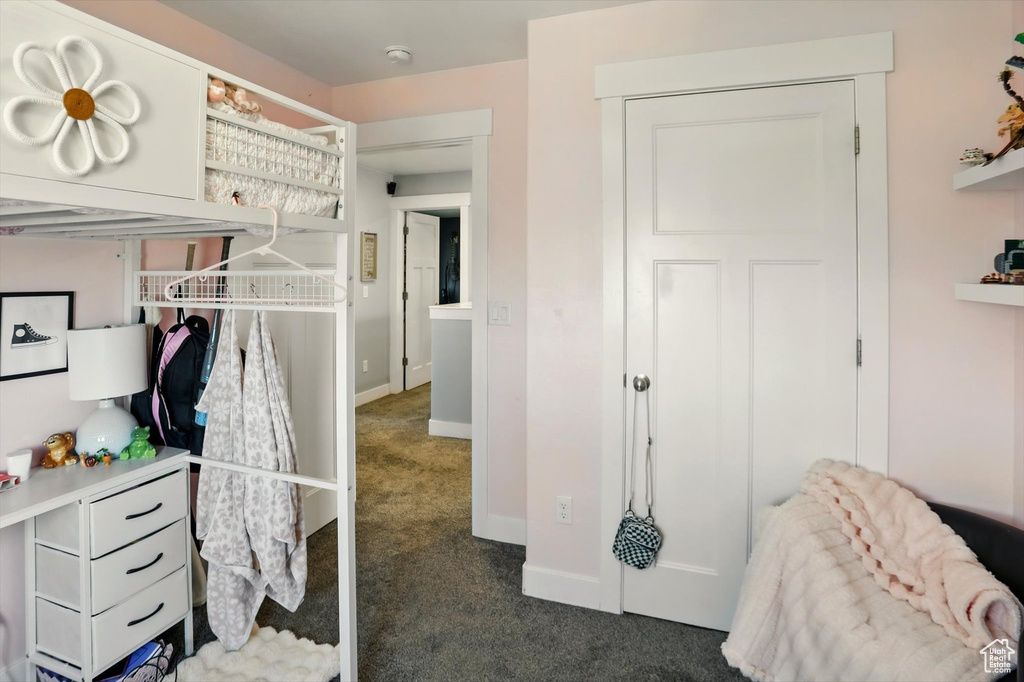 Carpeted bedroom featuring baseboards and a closet