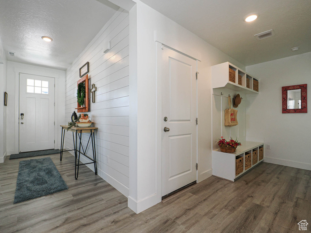 Mudroom with wood finished floors, baseboards, recessed lighting, and a textured ceiling