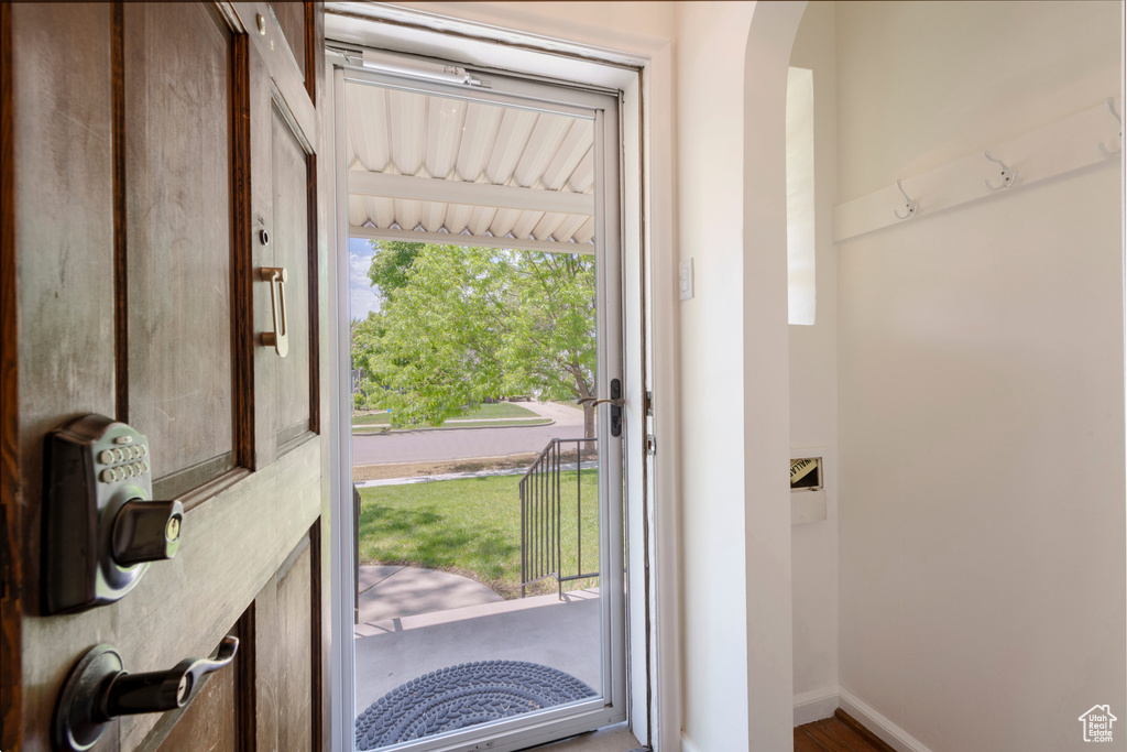 Entryway featuring baseboards and arched walkways