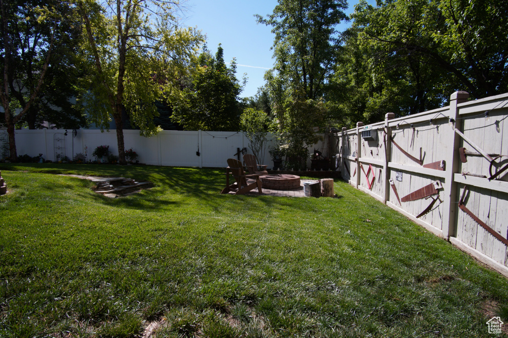 View of yard featuring an outdoor fire pit