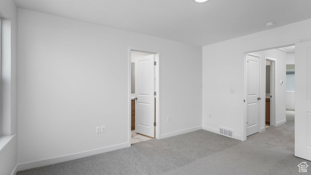 Carpeted empty room with baseboards