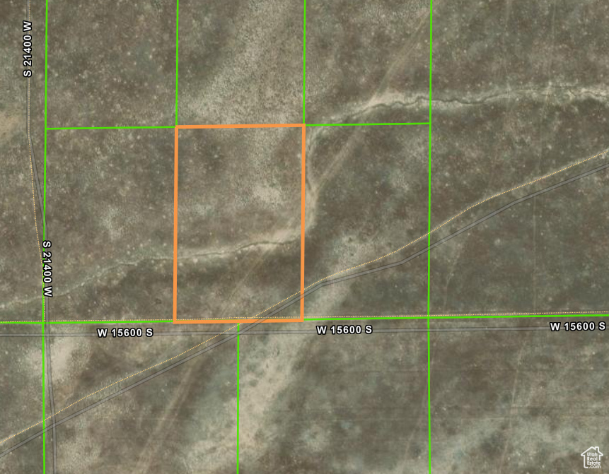 Aerial map of property and surrounding area with property boundaries highlighted