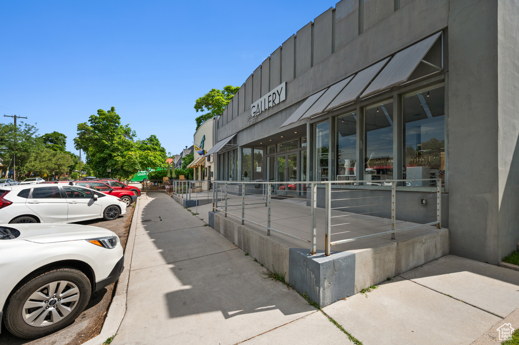 Surrounding community with uncovered parking